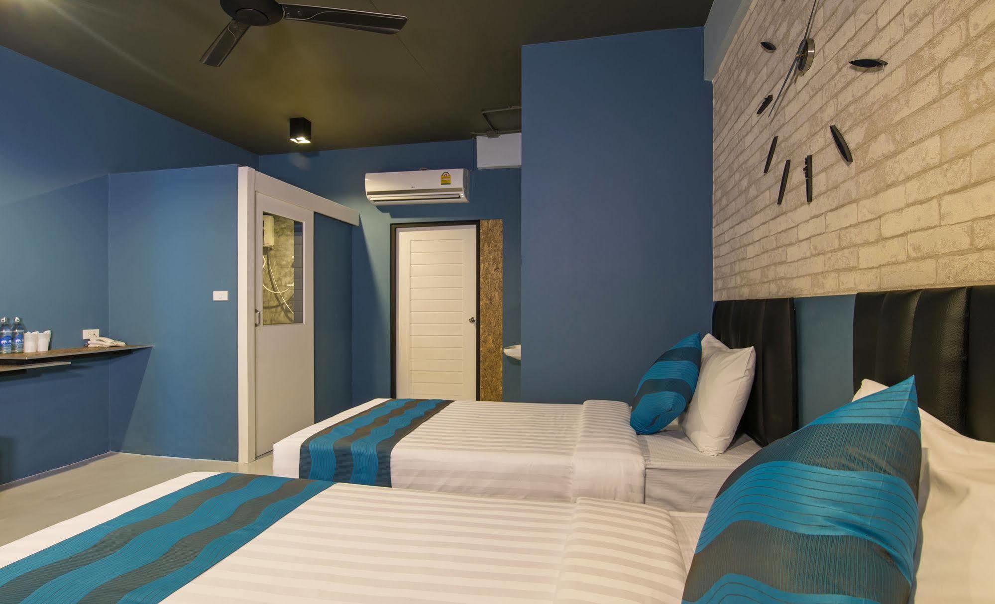 Amity Poshtel Hostel Krabi town Exterior foto