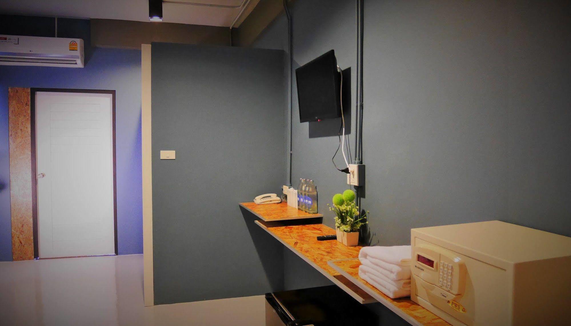 Amity Poshtel Hostel Krabi town Exterior foto