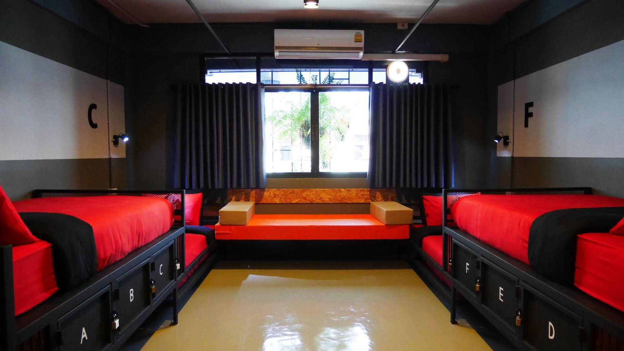 Amity Poshtel Hostel Krabi town Exterior foto